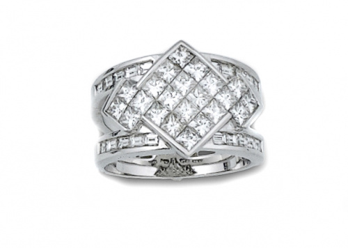 Sortija con rombo central de diamantes talla carré entre do