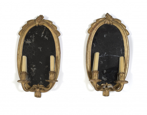 Pareja de cornucopias en madera tallada y dorada.Francia, 