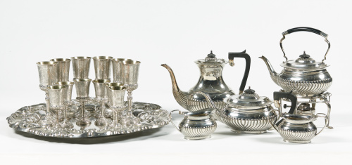 Juego de doce copas (seis de vino tinto y seis de vino blan