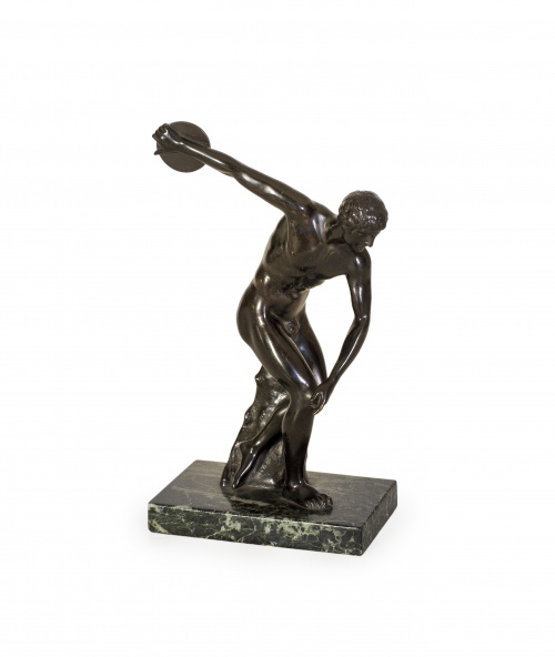 Discóbolo, escultura en bronce pavonado sobre base de mármo
