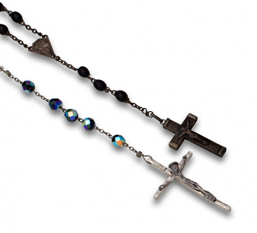 Lote de dos rosarios de pps s XX, uno cuentas de cristal ne