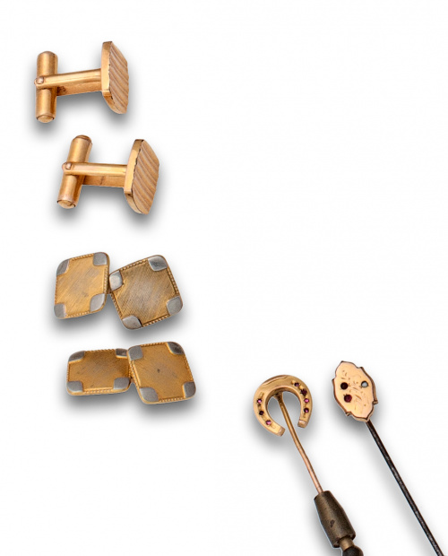 Lote de bisutería antigua formado por dos parejas de gemelo