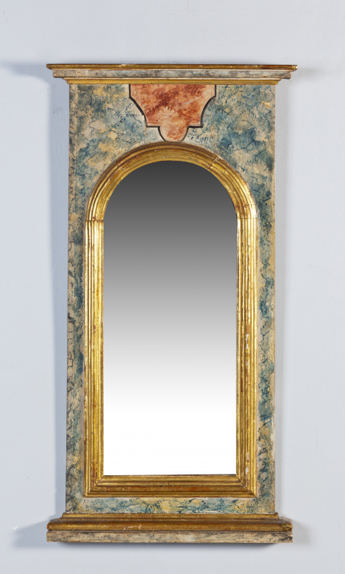 Espejo en madera tallada, marmorizada y dorada.Trabajo fra