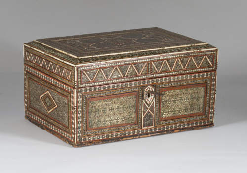 Caja con alma de madera y marquetería “khatamkari” de micro