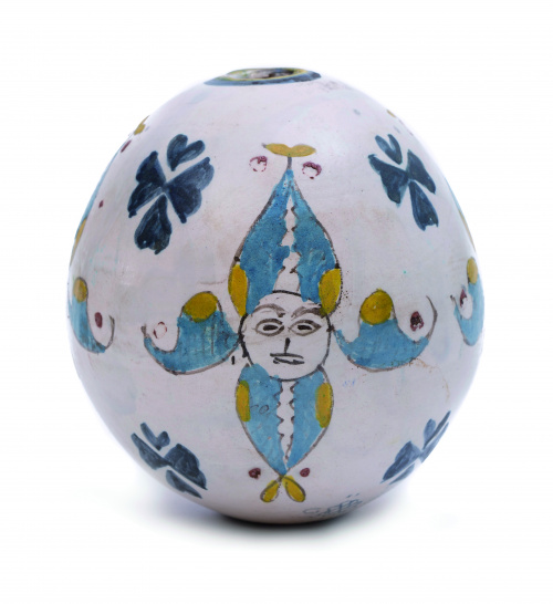 Ornamento armenio en forma de huevo de cerámica esmaltada e