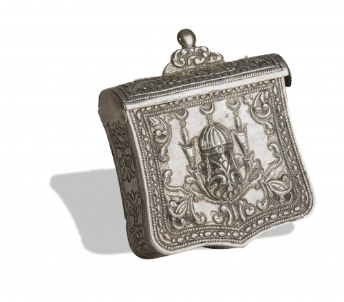Cartuchera o Palaska de plata para polvora, con escena de C