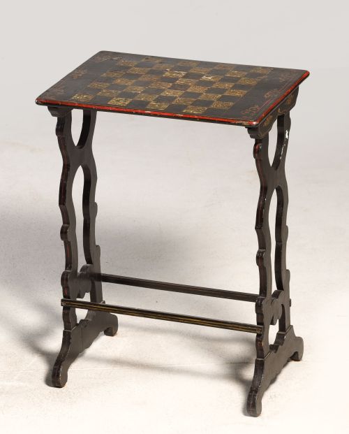 Mesa auxiliar lacada en negro, dorada y madreperla, Inglate