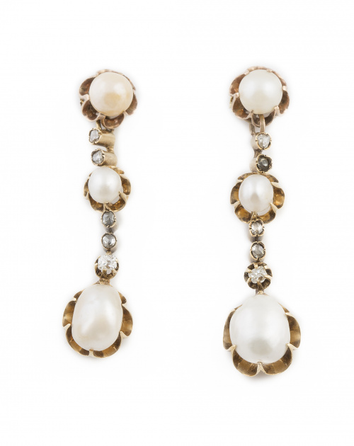Pendientes largos Victorianos con tres perlas naturales y c