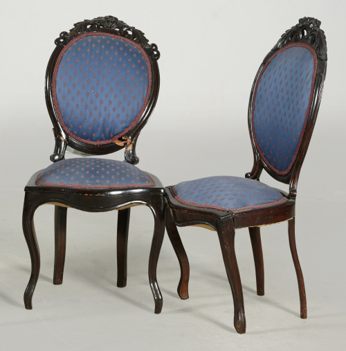 Pareja de sillas isabelinas de madera de caoba.Trabajo esp