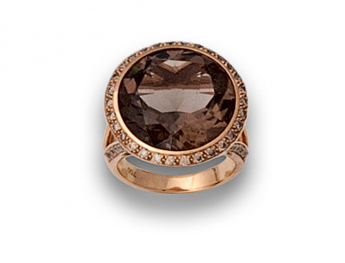 Sortija con cuarzo fumée de talla redonda con brillantes en