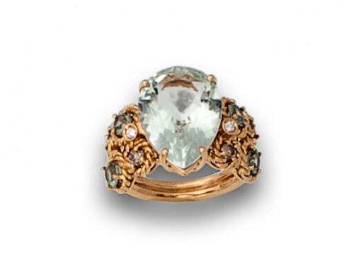 Sortija con perilla de prasolita y brillantes y prasolitas 