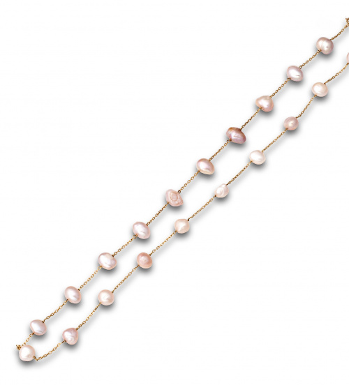 Collar con perlas rosa combinadas con cadena fina en oro de