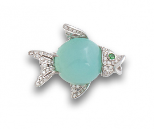 Broche en forma de pez globo realizado con calcedonia azul 