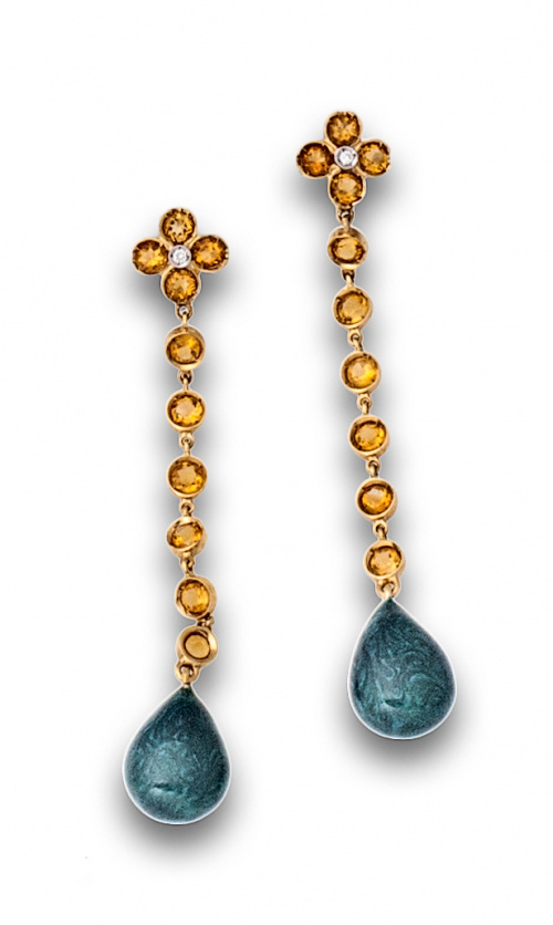 Pendientes largos con perillas de esmalte que penden de lín