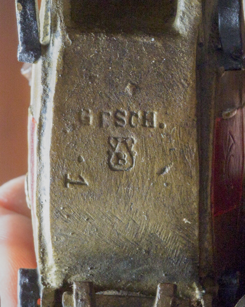 Franz Bergman (fundición) “B” marcada inserta en un ánfora