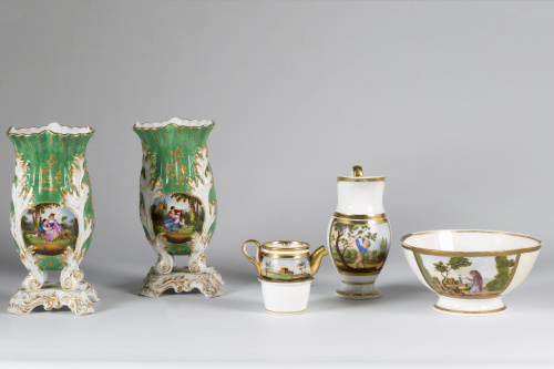 Pareja de jarrones de Viejo París, esmaltados en verde con 