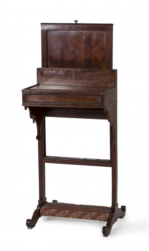 Mesa eduardina con panel vertical extraible en madera de ca