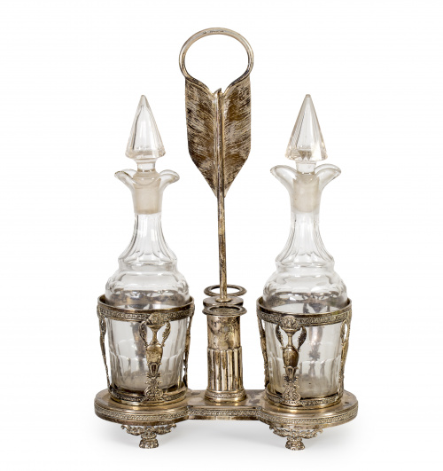 Portavinagreras isabelinas de plata en su color. Juan Sell