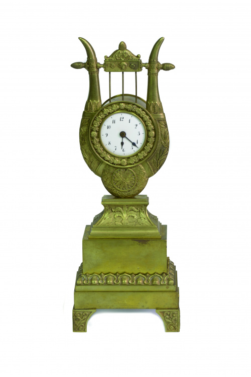 Reloj de sobremesa Carlos X en bronce cincelado y dorado.F