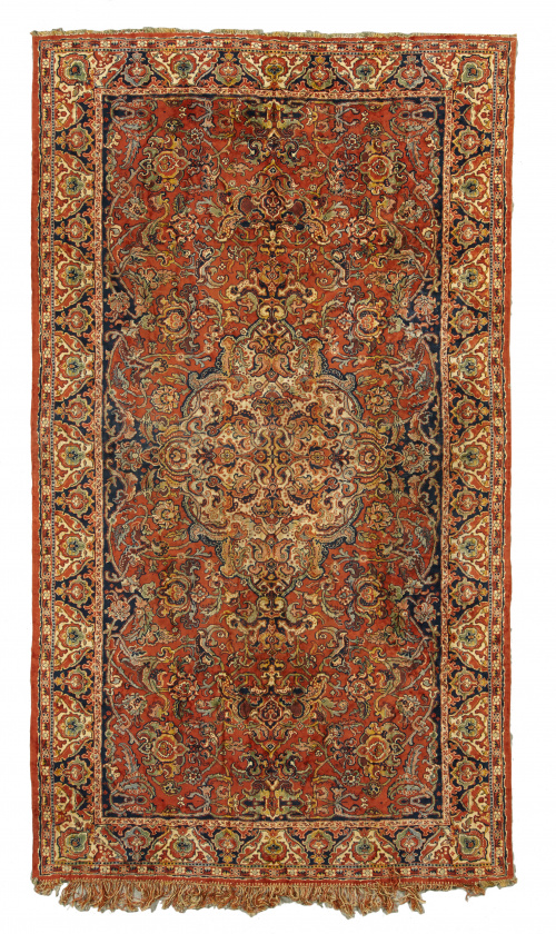 Tapiz con decoración vegetal y medallón central.Turquía, h