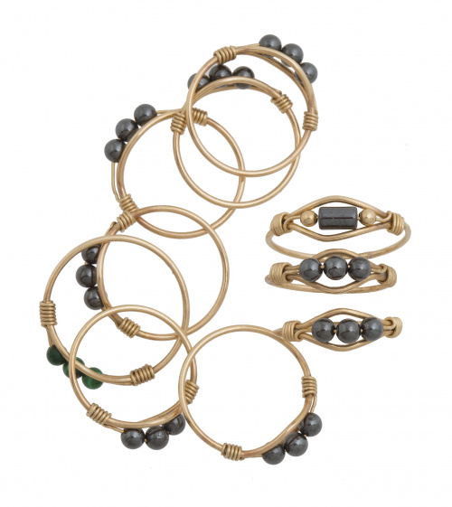 Lote de 10 sortijas con hematites en oro amarillo de 18K pi