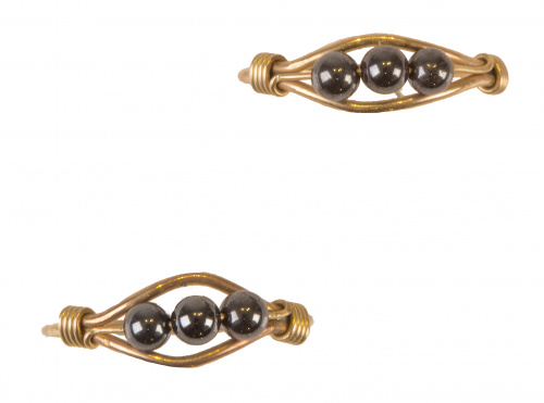 Lote de dos sortijas con tres esferas de hematites