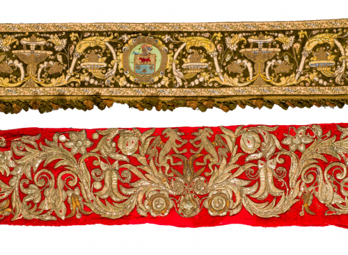  Paño con blasón de caballero en terciopelo con bordado de 