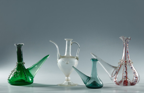 Porrón en vidrio verde soplado.Mallorca, S. XX o anterior.