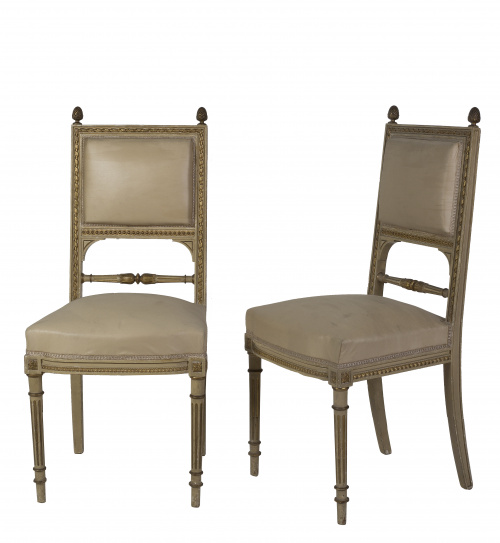 Pareja de sillas estilo luis XVI lacadas de blanco y dorada