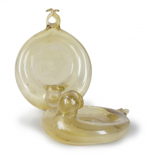 Pareja de candiles de pared en vidrio amarillo.Cataluña, S