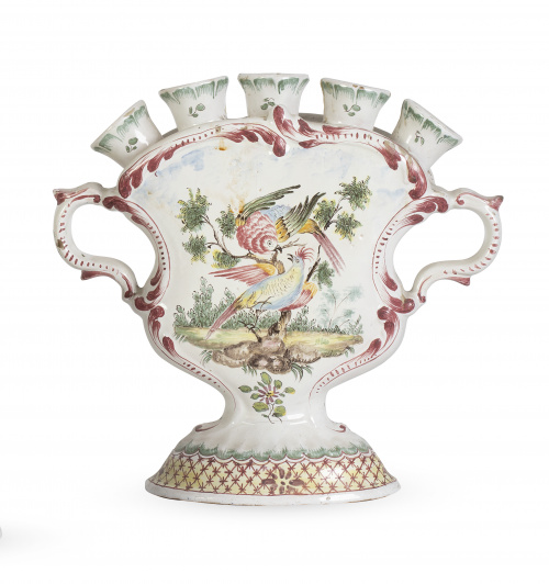 Tulipero en loza esmaltada decorada con la flor de Estrasbu