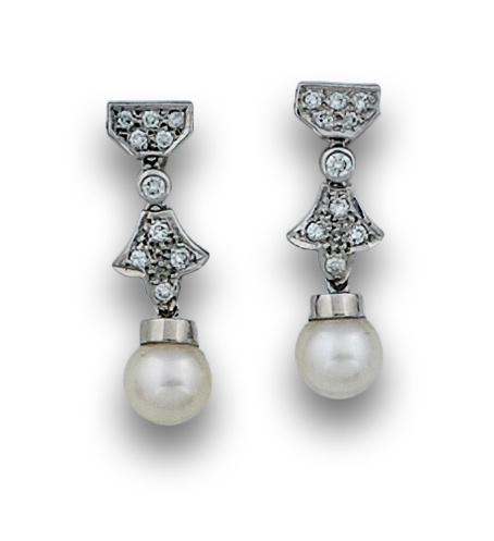 Pendientes largos con dos hojas de brillantes y perlas cult