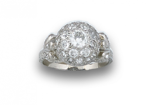 Sortija años 40 con semiesfera de brillantes en torno a bte