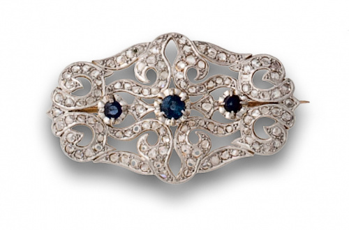 Broche placa de pps s XX con tres zafiros  y diamantes en d
