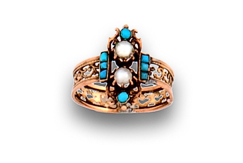 Sortija de ffs s XIX con perlitas finas y turquesas.