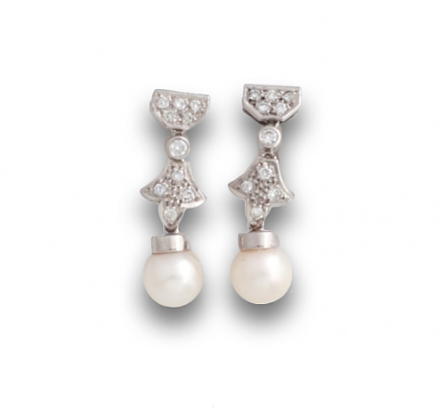 Pendientes largos con hojitas de brillantes y perlas de 7,5