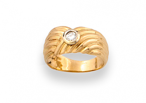 Sortija ancha con brillante de 0,20 ct aprox en montura gal