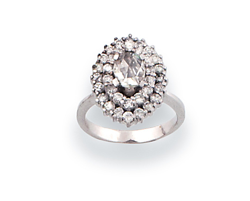 Sortija lanzadera con diamante talla rosa central de 0,50 c