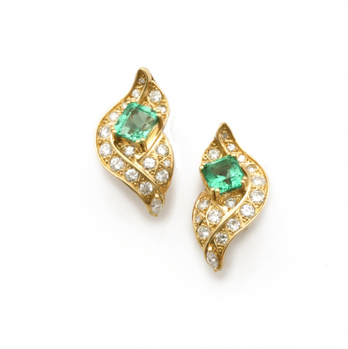 Pendientes con esmeraldas colombianas que suman 5 ct entre 
