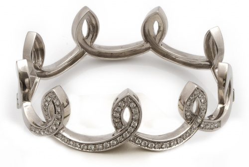 Brazalete rígido con ondas de brillantes a modo de corona, 