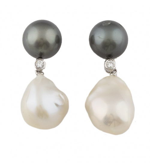 Pendientes largos desmontables de perlas de Tahití esférica