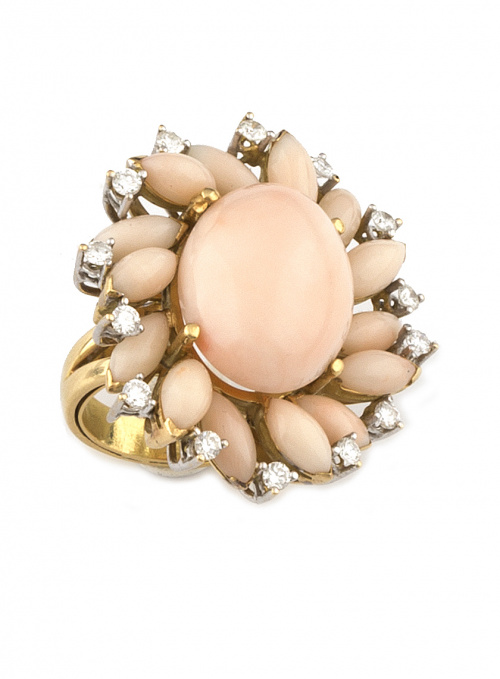 Sortija flor de coral piel de ángel con cabuchón central or