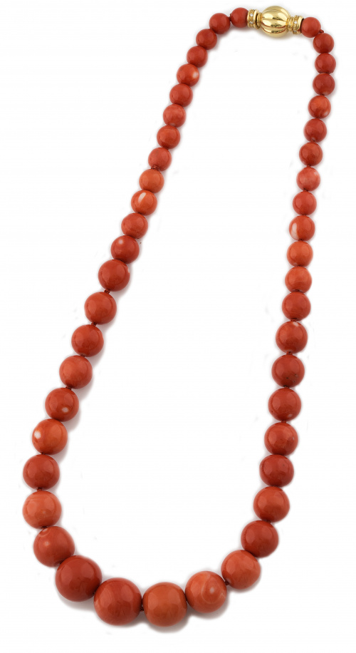 Collar de coral formado por cuentas de tamaño entre 16,20 y