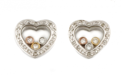 Pendientes en forma de corazón de brillantes con tres chato