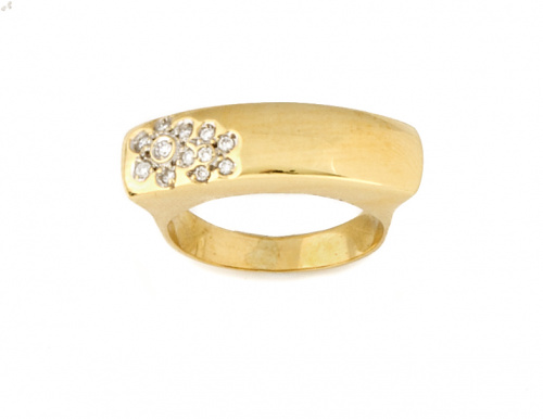 Sortija con frente en forma de banda con brillantes agrupad