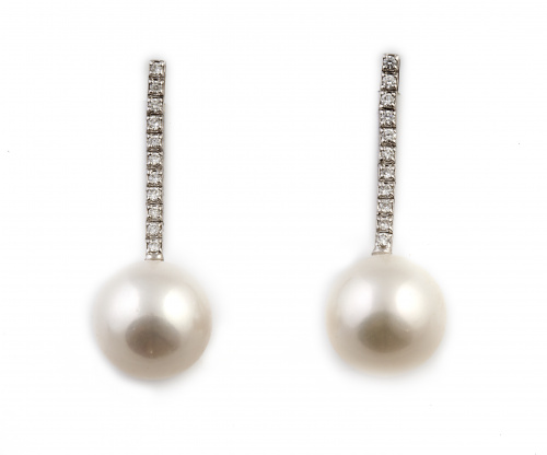 Pendientes largos con línea rivière de brillantes rematada 