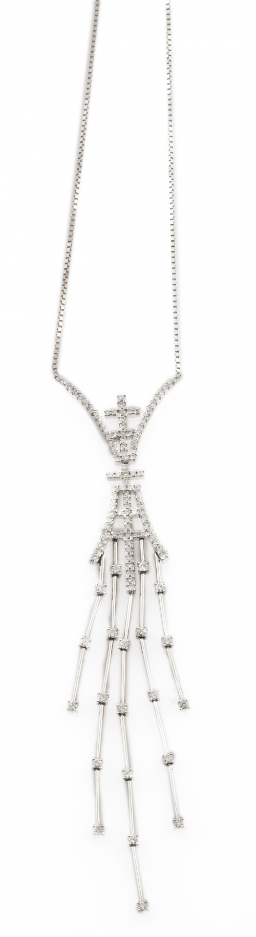 Gargantilla de brillantes en centro con arcos y motivos geo