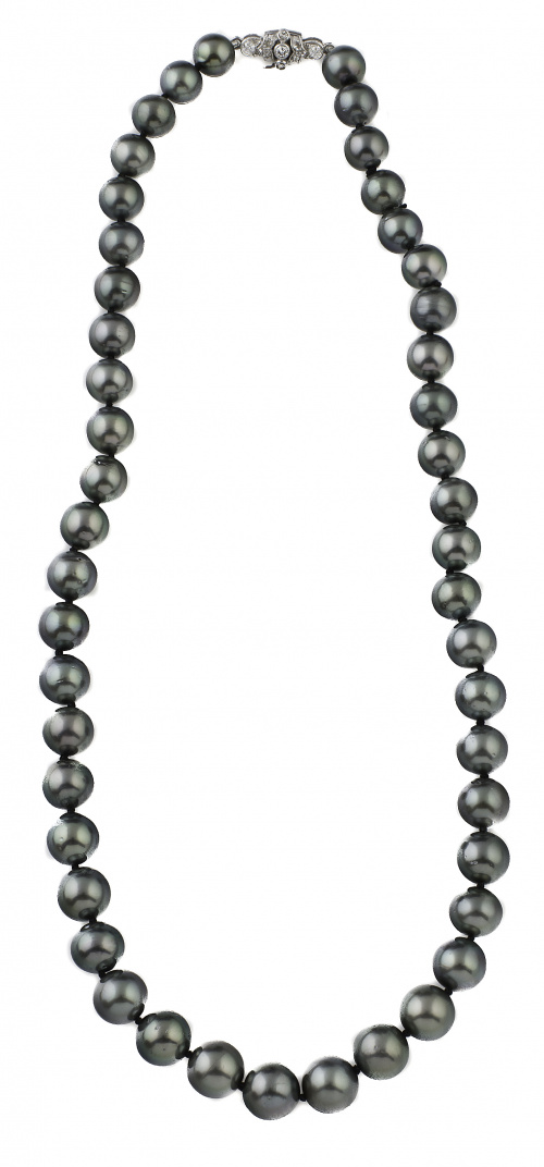 Collar de 47 perlas de Tahití de intenso oriente, con cierr