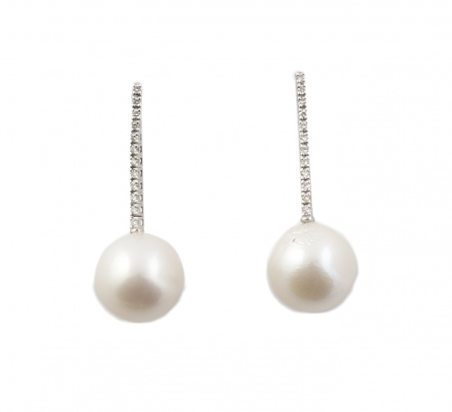 Pendientes largos con línea riviere de brillantes rematada 