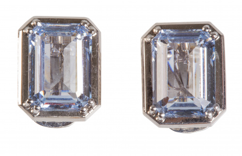 Pendientes con espinela sintética talla esmeralda en montur